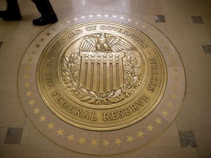 Escudo de la Reserva Federal grabado en el suelo de la sede de Washington