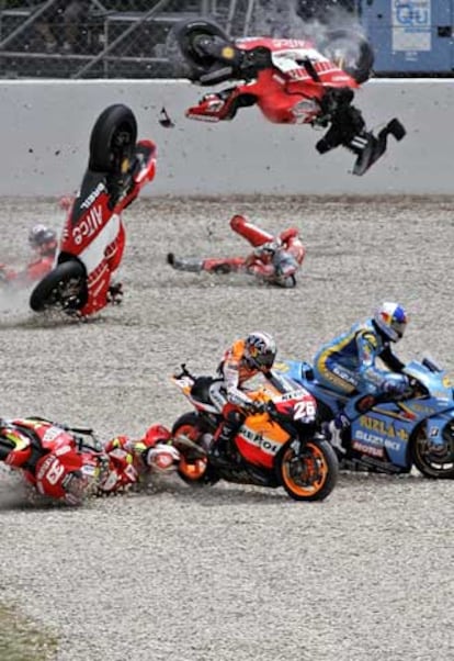 Momento del accidente en el Gran Premio de Cataluña.