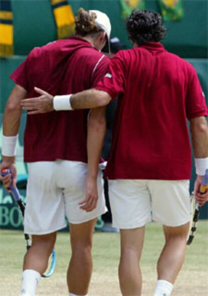 Feliciano López y Álex Corretja, durante el partido.