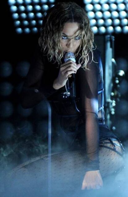 Beyoncé, en el escenario de los premios Grammy en 2014.