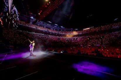 Marco Antonio Solís durante su concierto en el nuevo estadio de los Clippers, la noche del 18 de agosto en Los Ángeles (California).