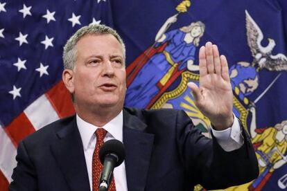 Bill de Blasio, alcalde de Nueva York, hoy en conferencia de prensa.