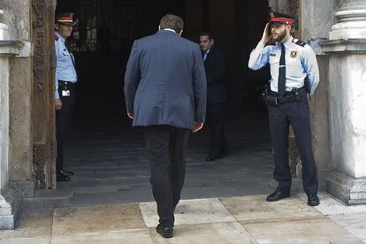 El president d'ERC, Oriol Junqueras, entrant a la reunió amb Artur Mas