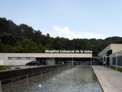 Acceso al hospital comarcal de la Selva, en Blanes.