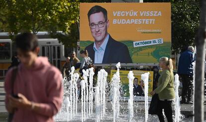 Cartel propagandístico del candidato de la oposición Gergely Karacsony a la alcaldía de Budapest, el 9 de octubre.