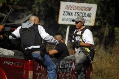 Members of a vigilante group arrest a man who they accuse of cooperating with the cartel.