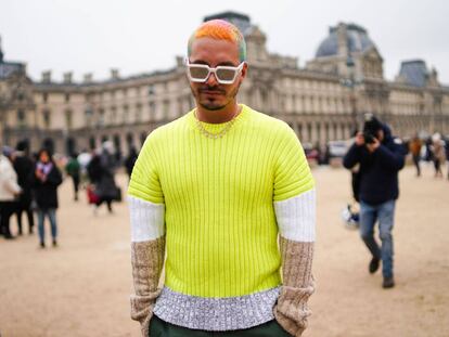 J Balvin viste de Kenzo durante la Semana de la Moda de París en enero de 2019. La sensatez nipona se encuentra con la extravagancia 'reguetonera'.