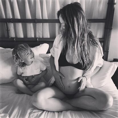 El pasado 18 de abril, Olivia Wilde contaba con esta tierna imagen publicada en su Instagram que estaba embarazada de su segundo hijo.