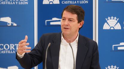 El presidente en funciones de la Junta de Castilla y León, Alfonso Fernández Mañueco, en una rueda de prensa el pasado lunes en Valladolid.