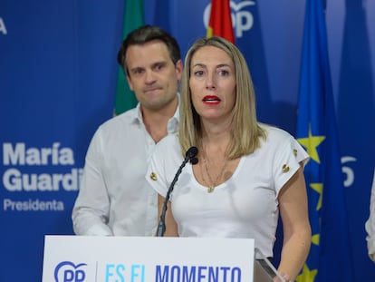 La presidenta de la Junta de Extremadura y del PP extremeño, María Guardiola, comparece ante los medios de comunicación en la sede de su partido en Mérida tras conocer los resultados en las elecciones generales, el pasado domingo.