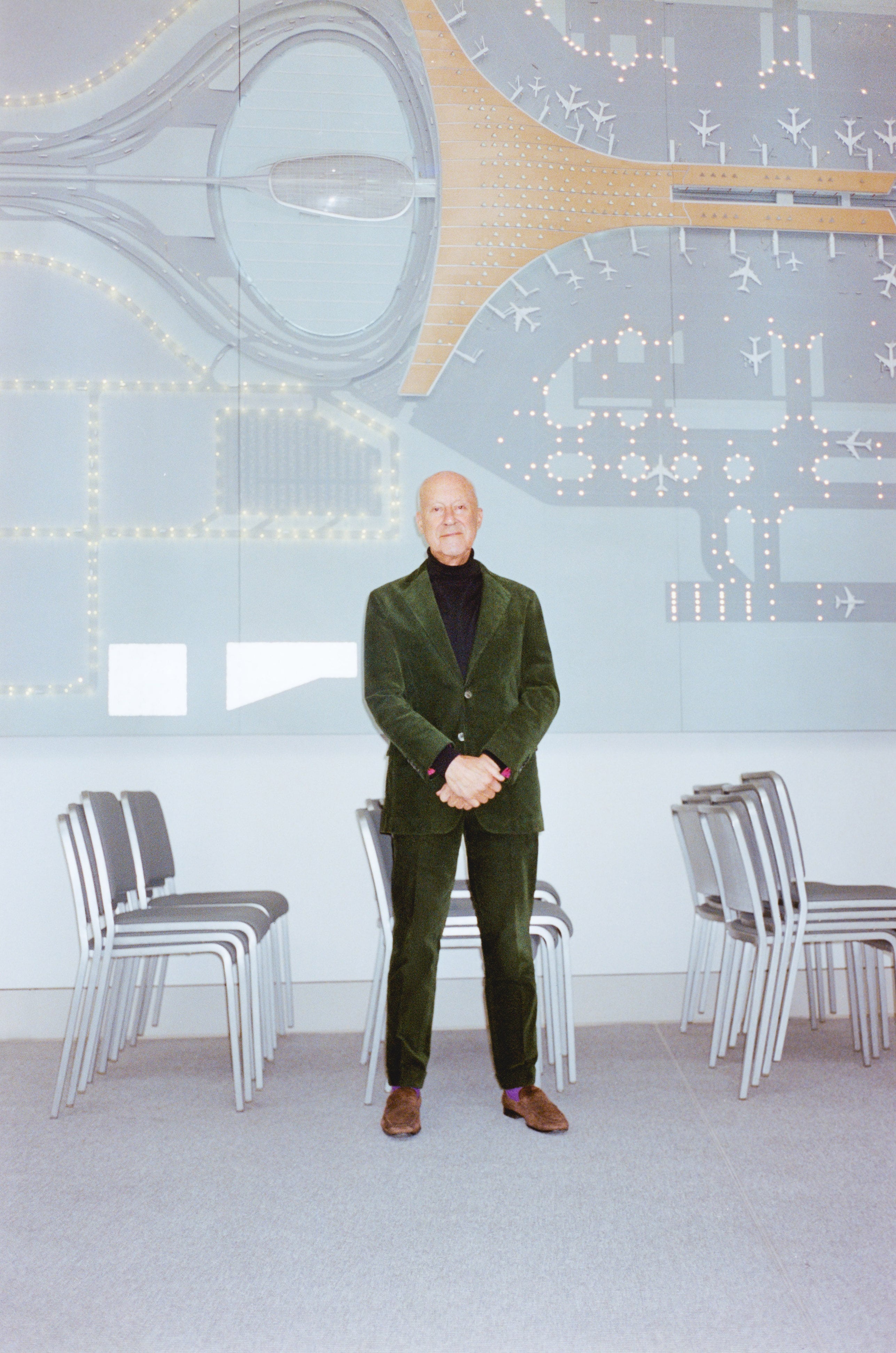 Norman Foster posa para ICON en un aula de su Fundación madrileña.