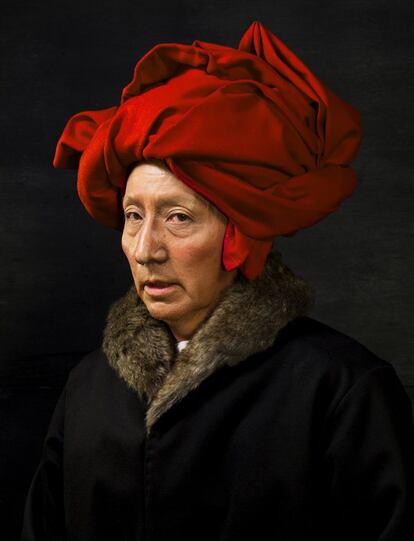 Yasumasa Morimura se convirtió en el hombre del turbante rojo en 2016. ( Cuadro original: 'Hombre con turbante rojo', de Jan van Eyck, 1943).