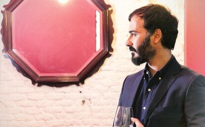 El músico catalán New Raemon en la librería Tipos infames de Madrid.