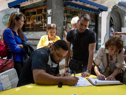 Opponents of President Nicolás Maduro sign the petition for a recall referendum.