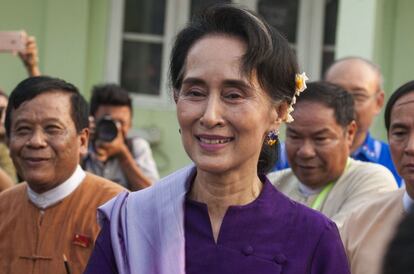 Aung San Suu Kyi, tras una reunión con los miembros de su partido el pasado 14 de marzo.