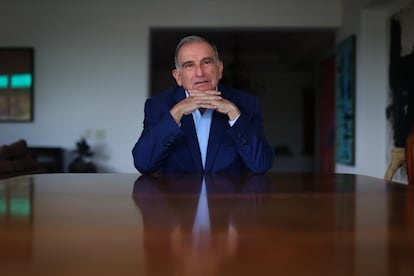Humberto de la Calle, político colombiano, en su casa en Bogotá.