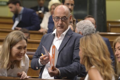 El actor, humorista y presentador Félix Álvarez, más conocido por todos como Felisuco por su papel en ‘El informal’, se afilió a Ciudadanos a finales de octubre de 2015 y desde mediados de 2017 comparte asiento en el Congreso de los Diputados con su compañero de profesión Toni Cantó, tras ser nombrado diputado nacional de Ciudadanos por Cantabria.