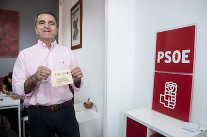 Jos&eacute; Manuel Franco, tras votar en la agrupaci&oacute;n socialista de Chamart&iacute;n. 