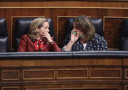 Nadia Calviño y Teresa Ribera en el  Congreso de los Diputados, antes de la crisis del coronavirus.