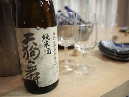 Botella de sake en el 'stand' de Japón en el Salón de Gourmets.