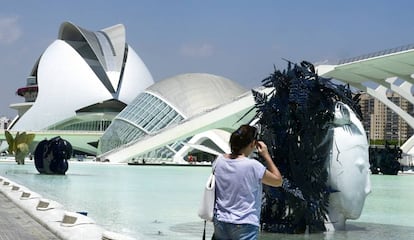 Una imagen de la exposici&oacute;n de esculturas del artista Manolo Vald&eacute;s que patrocina la Fundaci&oacute;n Hortensia Herrero.  