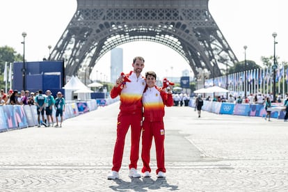 Los medallistas de bronce en marcha masculina, Alvaro Martín, y de plata en marcha femenina, María Pérez.