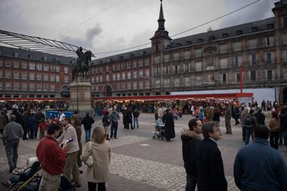 Mercadillo navideño en la Plaza Mayor de Madrid.