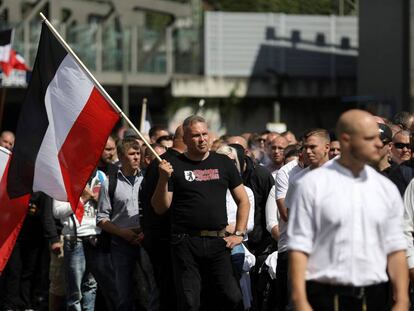Marcha neonazi en Berl&iacute;n en el aniversario de la muerte de Rudolph Hess, lugarteniente de Adolf Hitler.