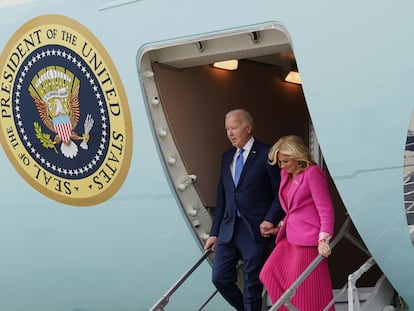 Joe Biden, presidente de EE UU, junto a Jill Biden, primera dama, este sábado en Los Ángeles.