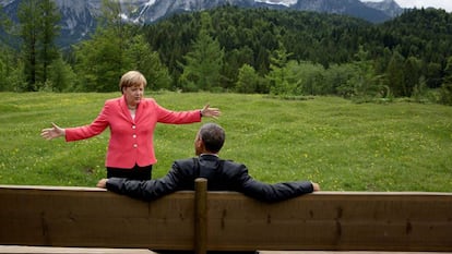 El presidente Barack Obama charla con la canciller alemana Angela Merkel.