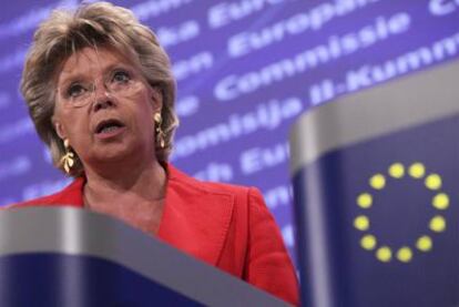 La comisaria de Justicia, Viviane Reding, durante su conferencia de prensa de ayer.