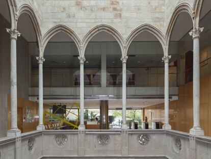 Patio gótico de la casa Gralla conservado en la sede de Prosegur de L'Hospitalet de Llobregat desde 1996.