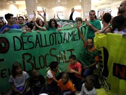 Un momento de la ocupación de los activistas de la PAH