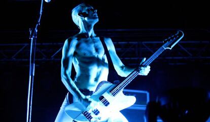 Stefan Olsdal, de Placebo,en el Festival Low Cost de Benidorm en 2010.