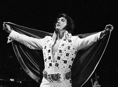 Al parecer, Kalinsky encontró las fotografías que había realizado en 1972 en el <i>Madison Square Garden</i> mientras preparaba una campaña bajo el título 'Grandes momentos en Nueva York'. Ahora, una de esas imágenes inéditas, en la que aparece Elvis Presley inclinado, con los brazos extendidos y aguantando la capa de su brillante traje, se expone en la gigantesca tienda <i>Virgin</i> de <i>Times Square</i>.
