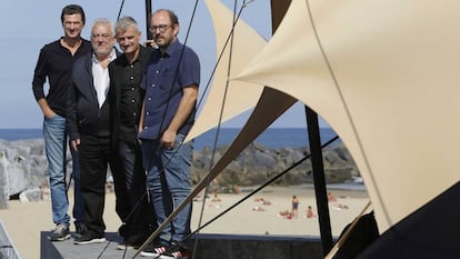 Julio Medem, Imanol Uribe, Asier Altuna y Borja Cobeaga en la presentación de 'Kalebegiak'.