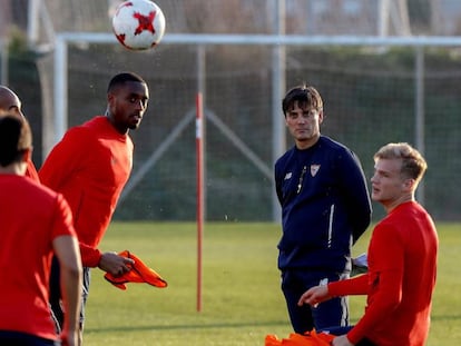 Montella vigila a N&#039;Zonzi, Carole y Geis en el entrenamiento del Sevilla.