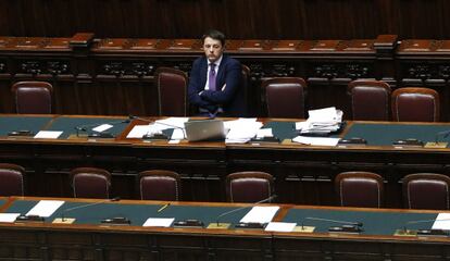 El primer ministro italiano, Matteo Renzi, el pasado febrero en el Parlamento, cuando super&oacute; un voto de confianza.