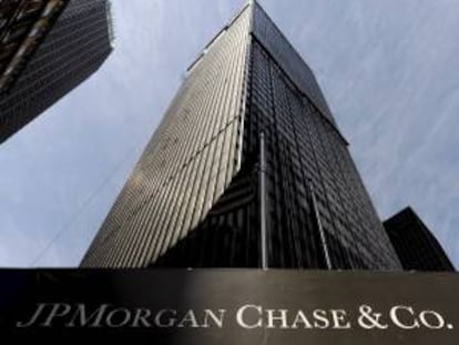 Fotografía de archivo de un cartel del banco estadounidense JPMorgan Chase en un edificio de Nueva York, Estados Unidos. EFE/Archivo