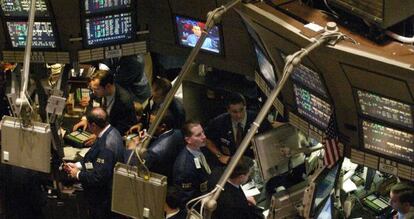 Operadores en la Bolsa de Wall Street