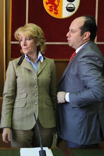 El alcalde de Torrejón, Pedro Rollán, junto a la presidenta regional, Esperanza Aguirre.