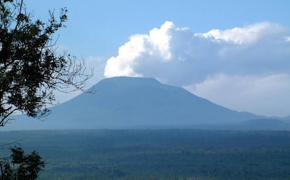 el paisaje de la falla Albertina está salpicado de montañas y volcanes como el Nyiragongo, uno de los más activos del mundo.