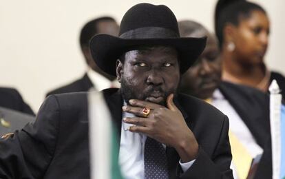 El presidente de Sud&aacute;n del Sur, Salva Kiir, en la firma de un acuerdo ferroviario con China en Nairobi este domingo.  