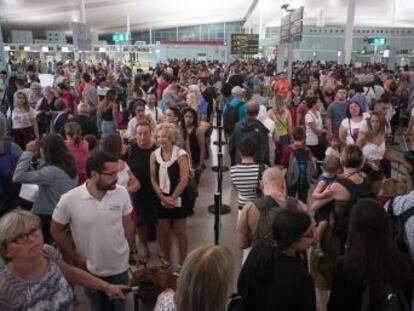 Las negociaciones para poner punto final a la huelga de los trabajadores de los filtros de seguridad del aeropuerto siguen estancadas