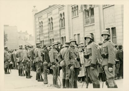 German soldiers guarding prisoners.. 