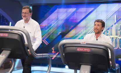 Mariano Rajoy, con Pablo Motos en 'El hormiguero'.