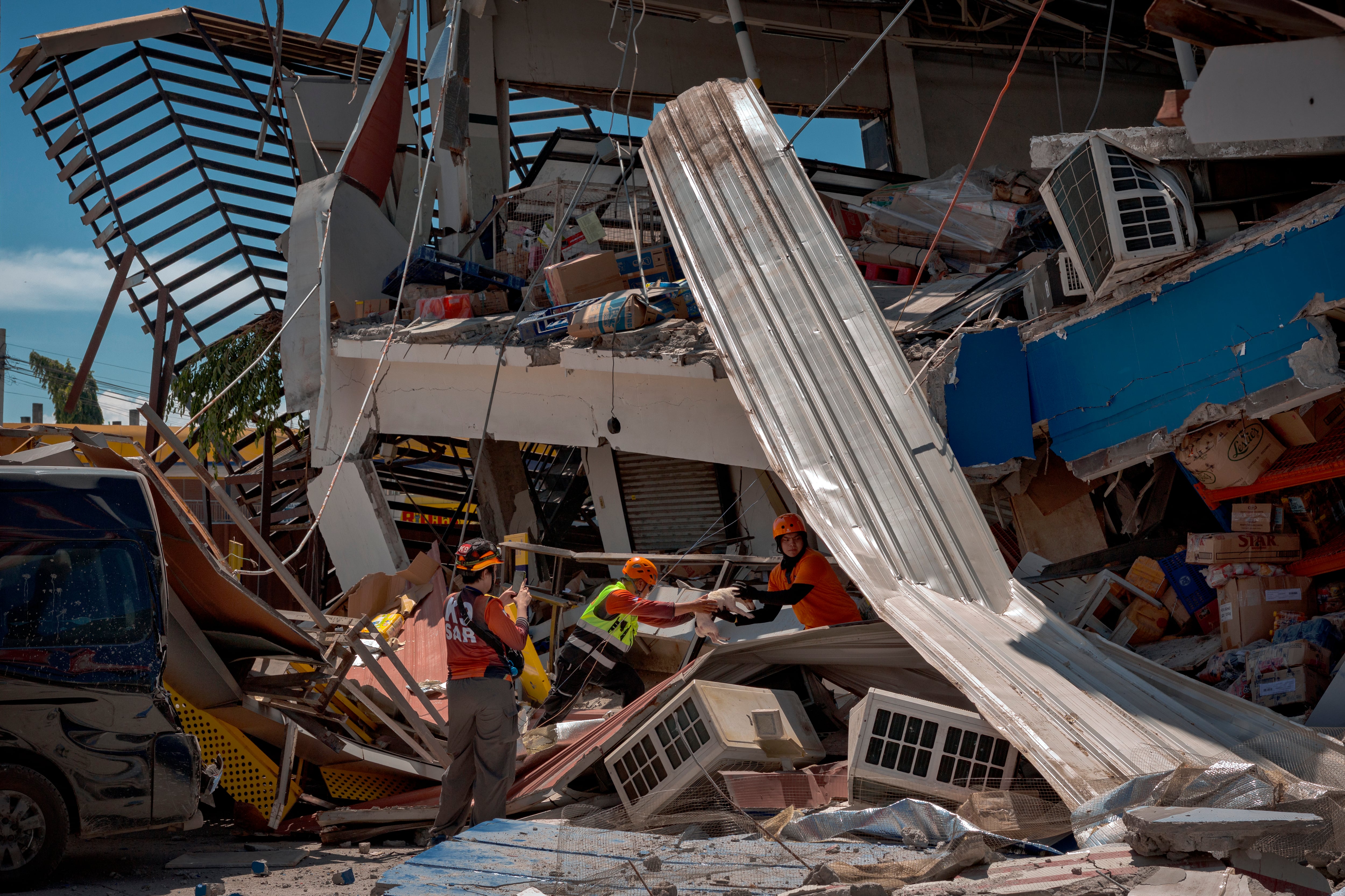 Los muertos por el terremoto en Filipinas ascienden ya a 37, y hay medio millar de heridos y cientos de casas destruidas