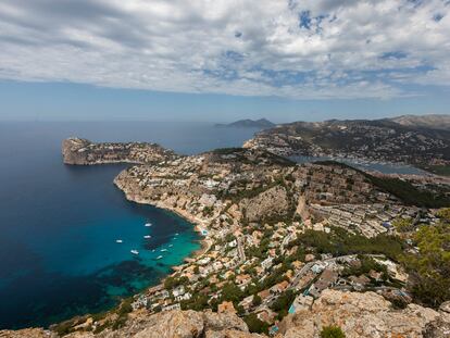 Cala Llamp, la costa que li va donar nom a la novel·la 'La lluna i el Cala Llamp', avui és la zora cero de l'urbanisme salvatge a Mallorca.