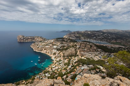 Cala Llamp, la costa que li va donar nom a la novel·la 'La lluna i el Cala Llamp', avui és la zora cero de l'urbanisme salvatge a Mallorca.