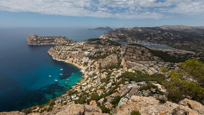 Cala Llamp, la costa que li va donar nom a la novel·la 'La lluna i el Cala Llamp', avui és la zora cero de l'urbanisme salvatge a Mallorca.